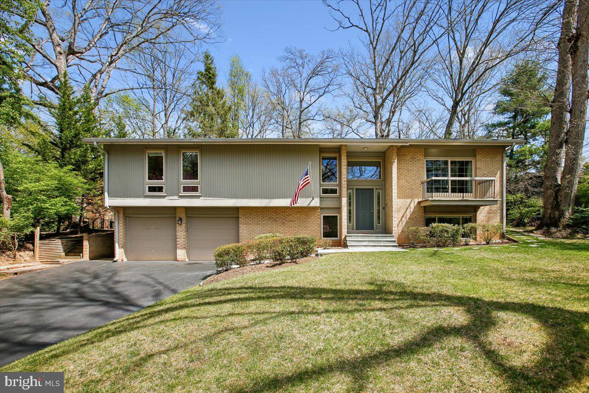 1440 Aldenham Lane Reston, VA 20190 - Photo 1 of 1 a front view of a house with garden