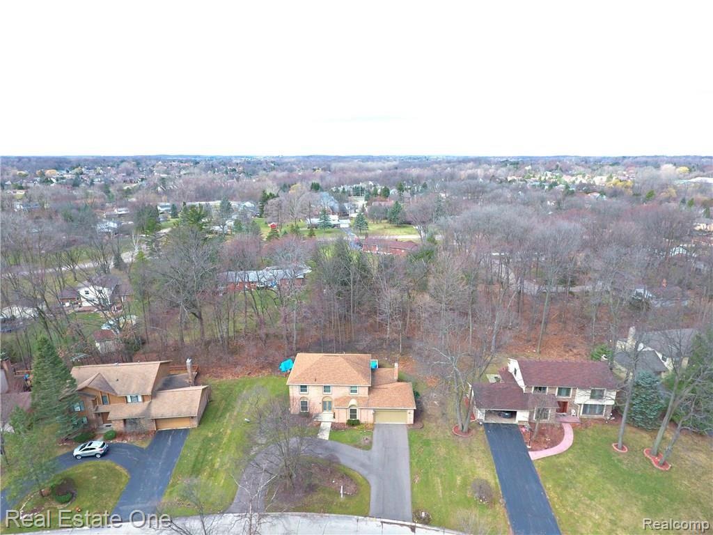 30215 High Valley Road Farmington Hills, MI 48331 - Photo 4 of 30