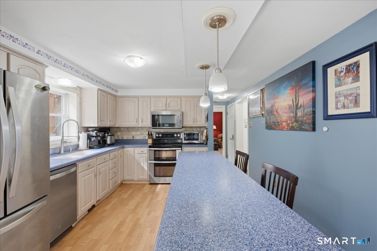 393 Forsyth Road Salem, CT 06420 - Photo 4 of 40