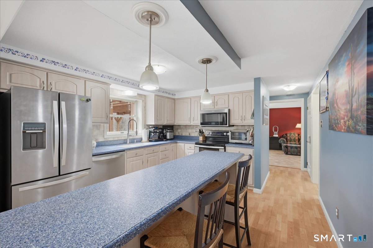 393 Forsyth Road Salem, CT 06420 - Photo 5 of 40
