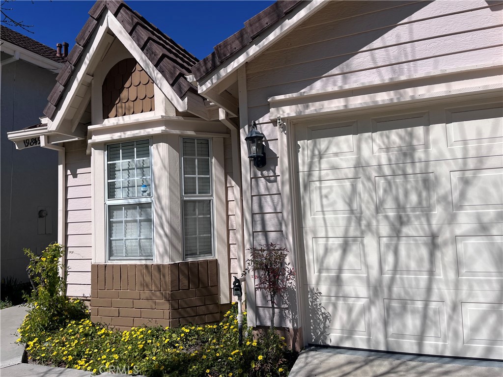 19849 Collins Road Canyon Country, CA 91351 - Photo 3 of 32