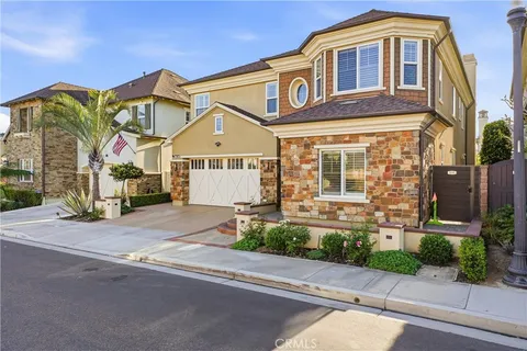 $3,250,000 | 17491 Oakbluffs Lane, Huntington Beach, CA 92649
