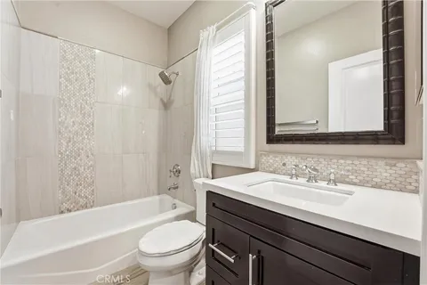 $3,250,000 | 17491 Oakbluffs Lane, Huntington Beach, CA 92649