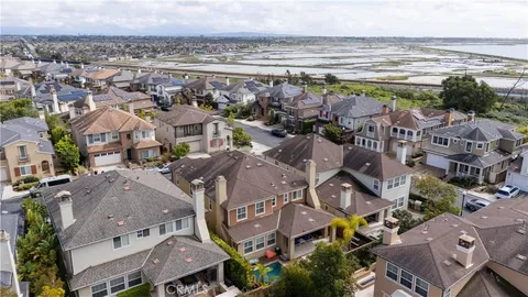 $3,250,000 | 17491 Oakbluffs Lane, Huntington Beach, CA 92649