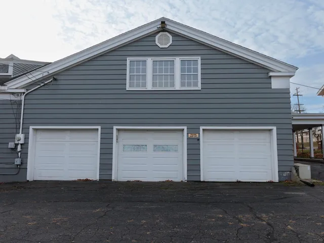 $265,000 | 208 West Erie Street, Albion, MI 49224