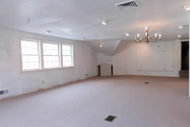 $265,000 | 208 West Erie Street, Albion, MI 49224