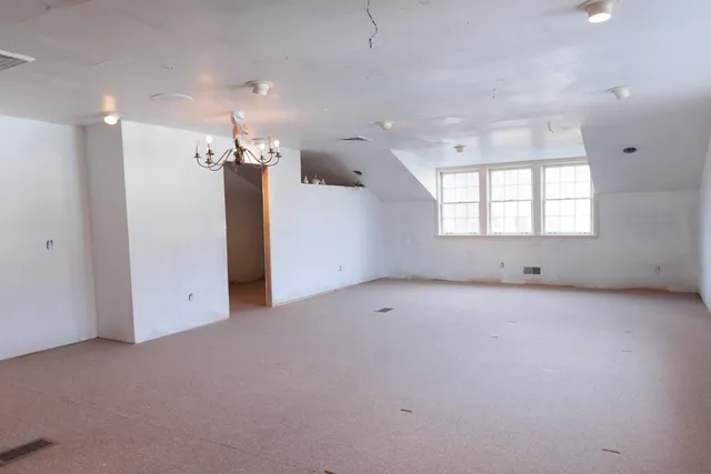 $265,000 | 208 West Erie Street, Albion, MI 49224