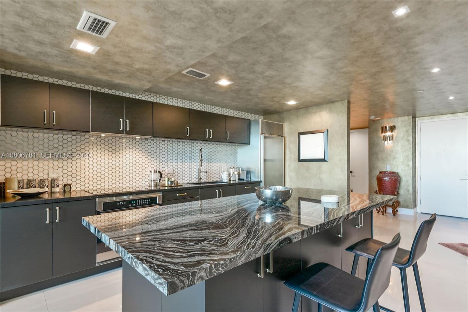 1040 Biscayne Boulevard, Unit PH4202 Miami, FL 33132 - Photo 11 of 58