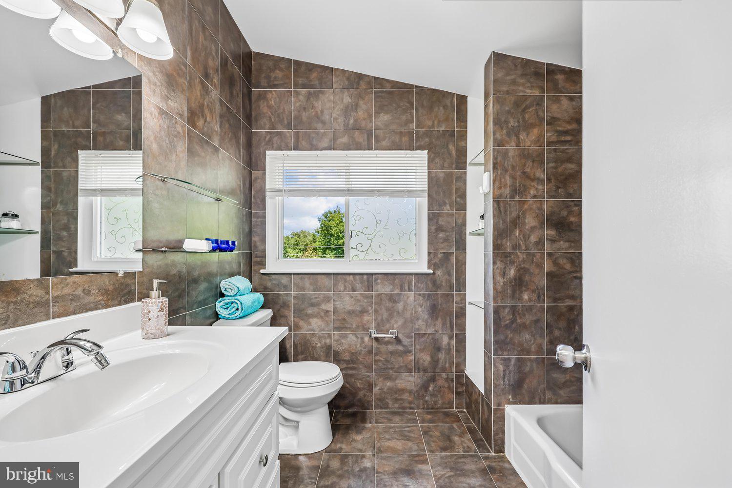 300 Gilsan Court Silver Spring, MD 20902 - Photo 6 of 117 Bath