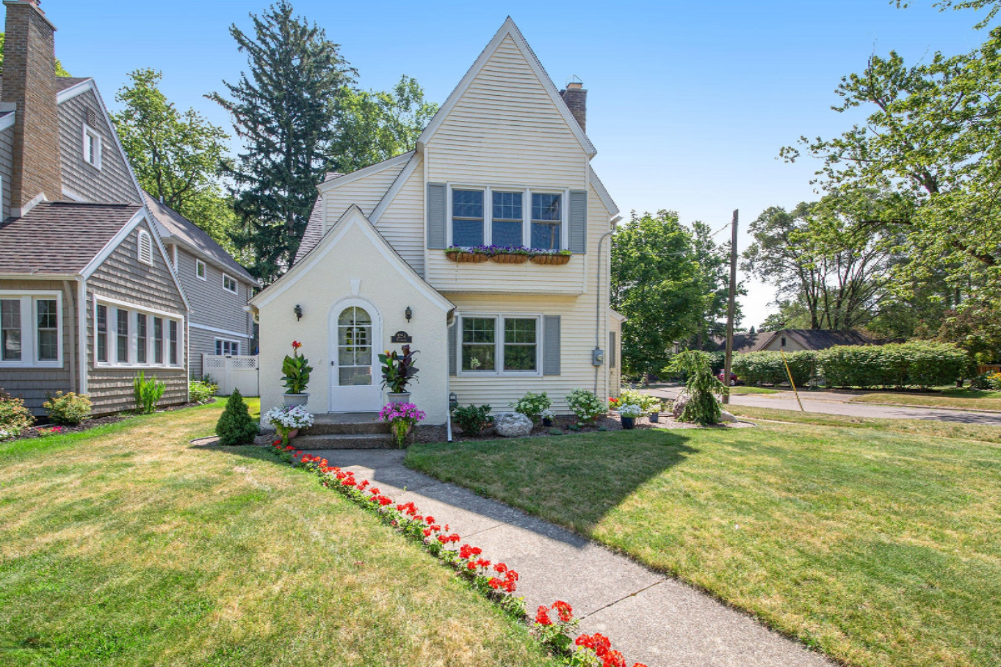 2259 Tipperary Road Kalamazoo, MI 49008 - Photo 1 of 20 _H5A2306