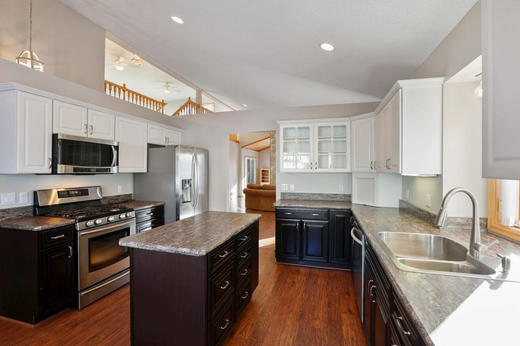 5666 Heather Ridge Drive Shoreview, MN 55126 - Photo 3 of 22