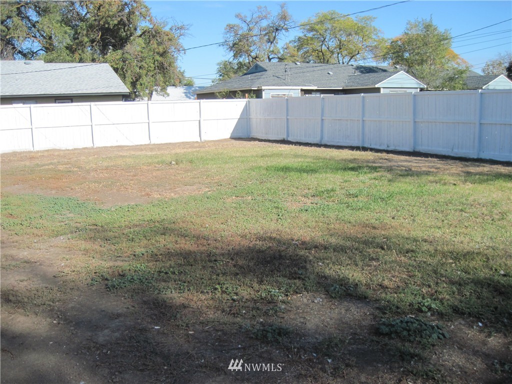 1315 Pershing Road Moses Lake, WA 98837 - Photo 3 of 23 Gallery Image 3