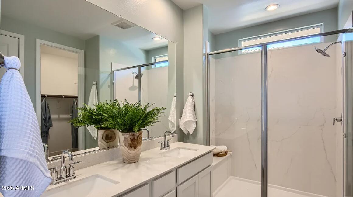 2118 Rutledge Avenue Apache Junction, AZ 85120 - Photo 10 of 21 Owners Bath