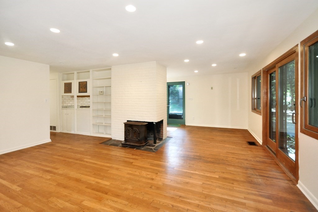 9 The Valley Road Concord, MA 01742 - Photo 4 of 28 Gallery Image 4