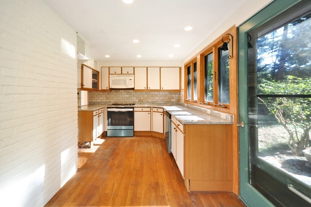 9 The Valley Road Concord, MA 01742 - Photo 5 of 28 Gallery Image 5