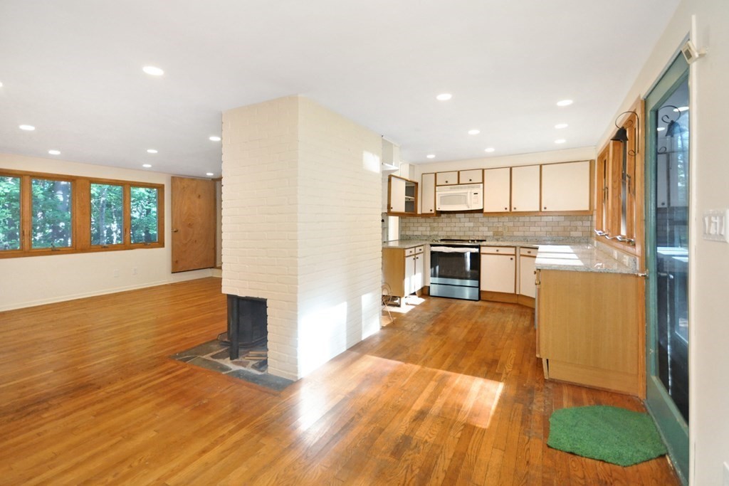 9 The Valley Road Concord, MA 01742 - Photo 7 of 28 Gallery Image 7
