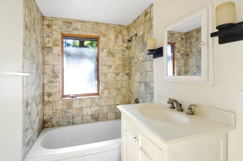 9 The Valley Road Concord, MA 01742 - Photo 9 of 28 Gallery Image 9