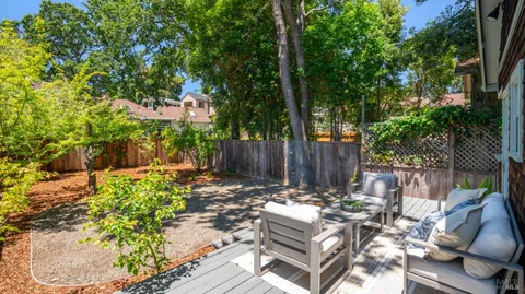 $975,000 | 103 Oak Knoll Avenue, San Anselmo, CA 94960