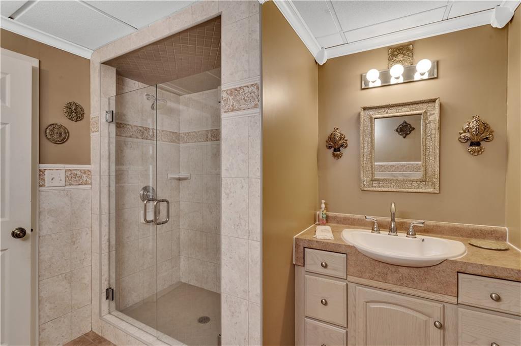 204 South Links Avenue Butler, PA 16001 - Photo 39 of 46 Lower level FULL BATHROOM -