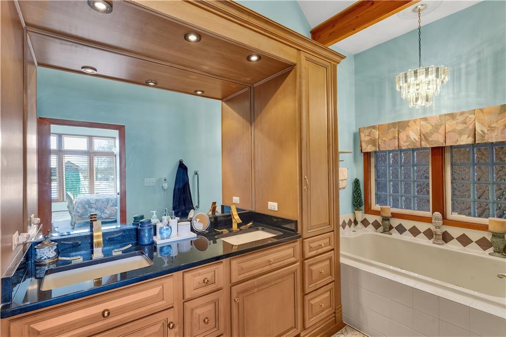 204 South Links Avenue Butler, PA 16001 - Photo 7 of 46 Master Suite w/luxurious jacuzzi tub