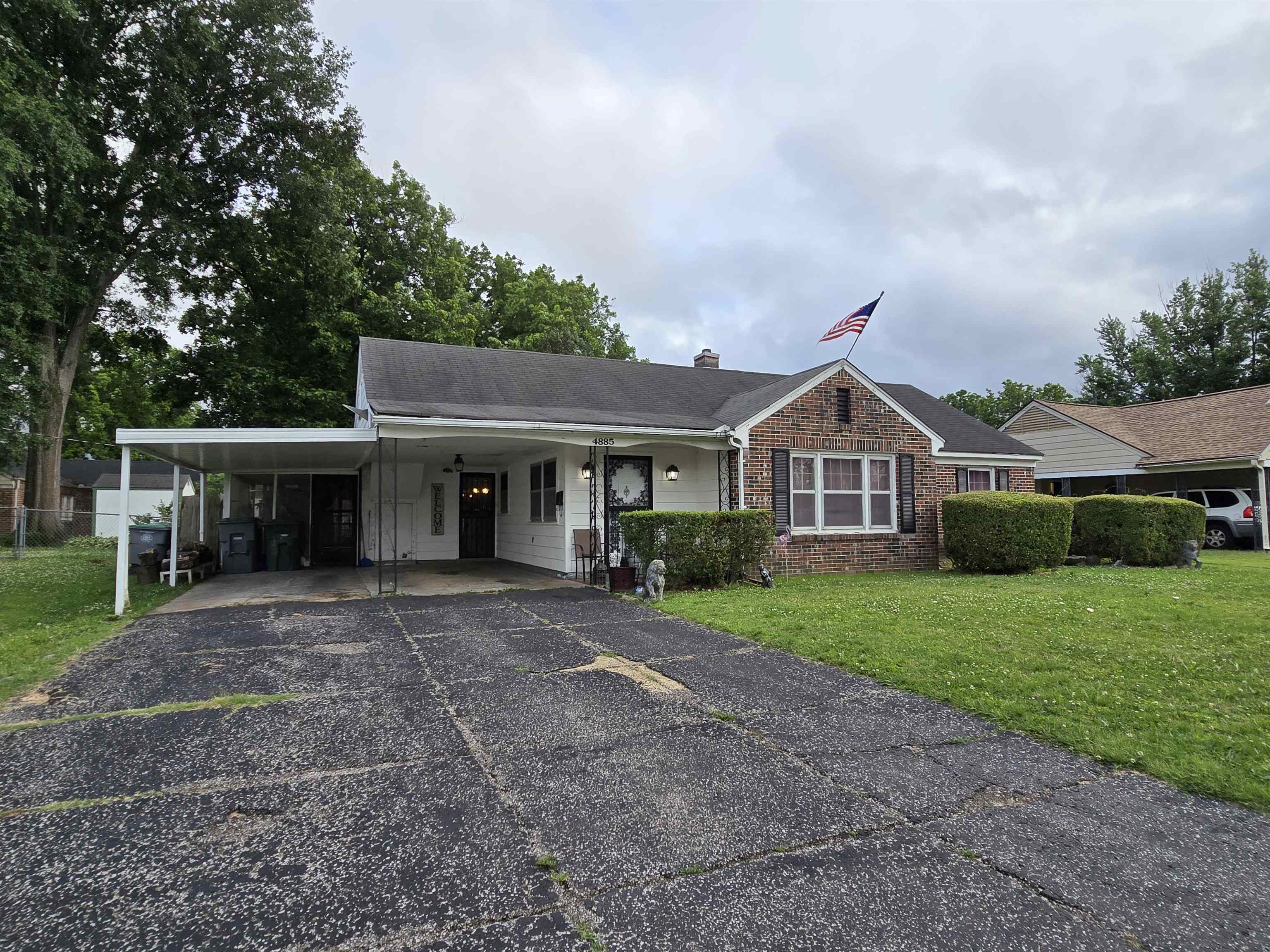 4885 Macon Road Memphis, TN 38122 - Photo 3 of 39 a front view of a house with garden