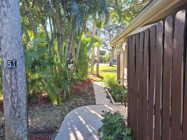 $2,400 | 51 Meadows Drive, Boynton Beach, FL 33436