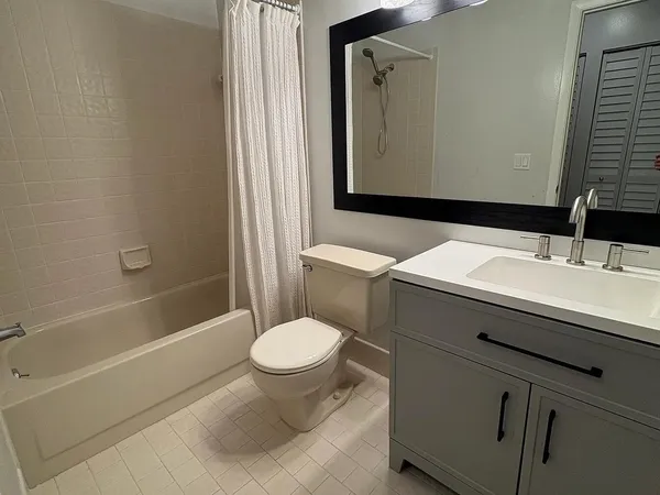 $2,400 | 51 Meadows Drive, Boynton Beach, FL 33436