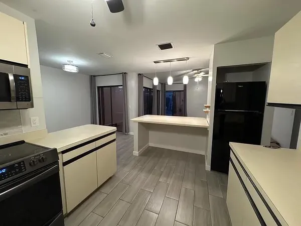 $2,400 | 51 Meadows Drive, Boynton Beach, FL 33436