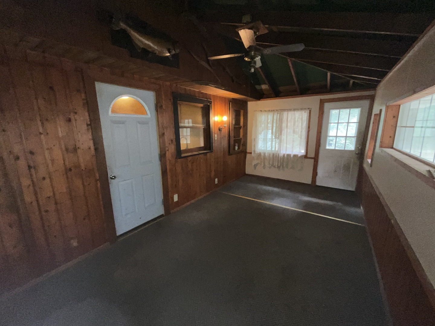 1422 River Road South Elgin, IL 60177 - Photo 9 of 31 a view of empty room with windows