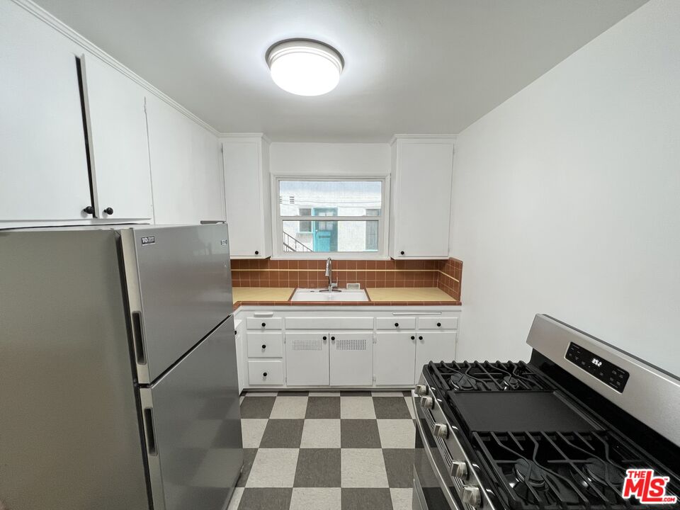 7962 Norton Avenue, Unit 2 West Hollywood, CA 90046 - Photo 3 of 4