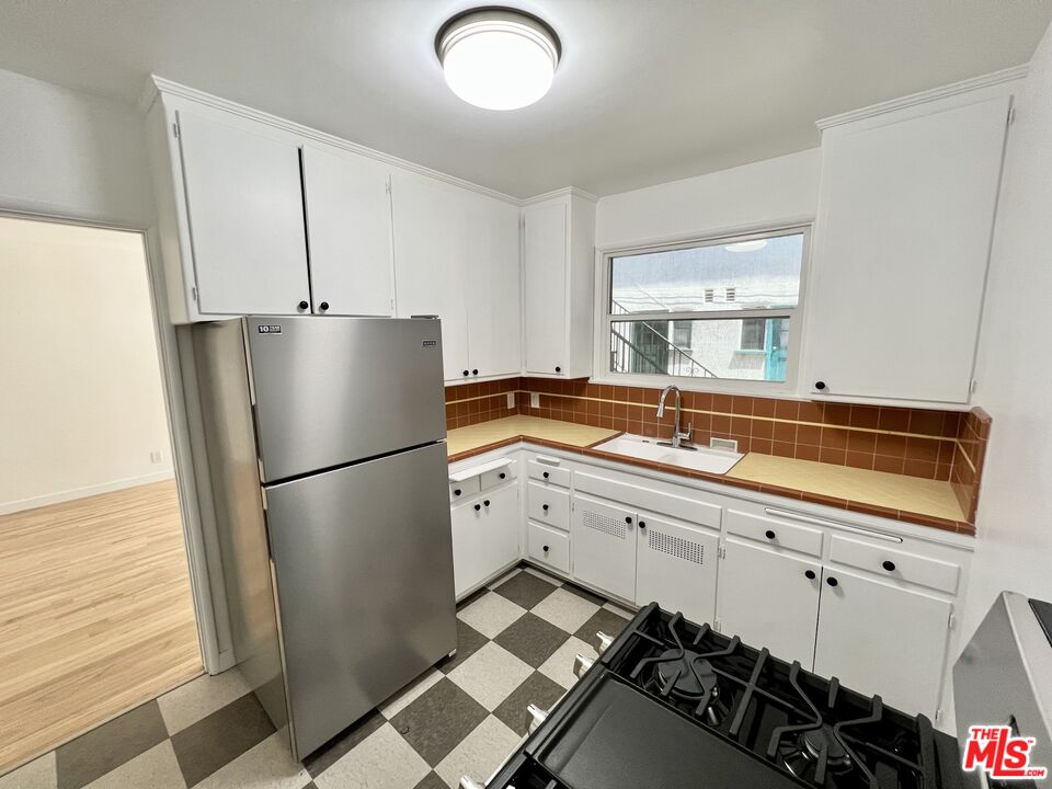 7962 Norton Avenue, Unit 2 West Hollywood, CA 90046 - Photo 4 of 4