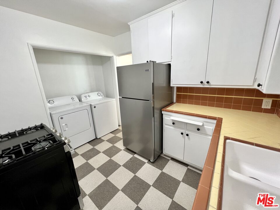 7962 Norton Avenue, Unit 2 West Hollywood, CA 90046 - Photo 5 of 12 a kitchen with a refrigerator and a stove