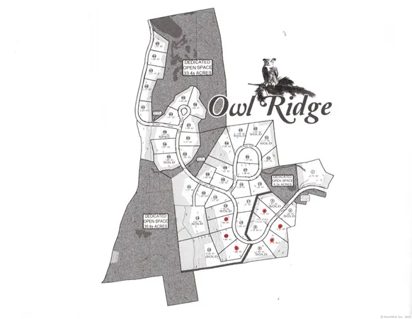 a street sign on a wall next to a white wall