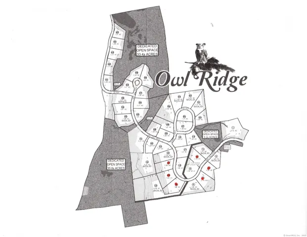 a street sign on a wall next to a white wall