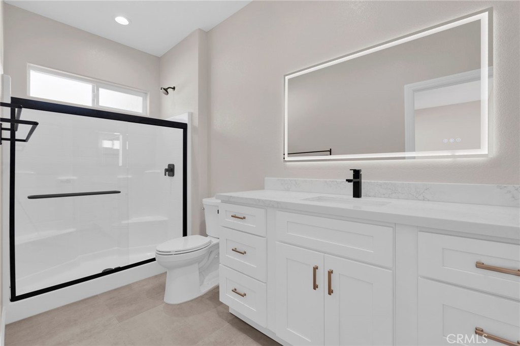 15991 Tao Road Apple Valley, CA 92307 - Photo 34 of 49 Junior Master Bathroom