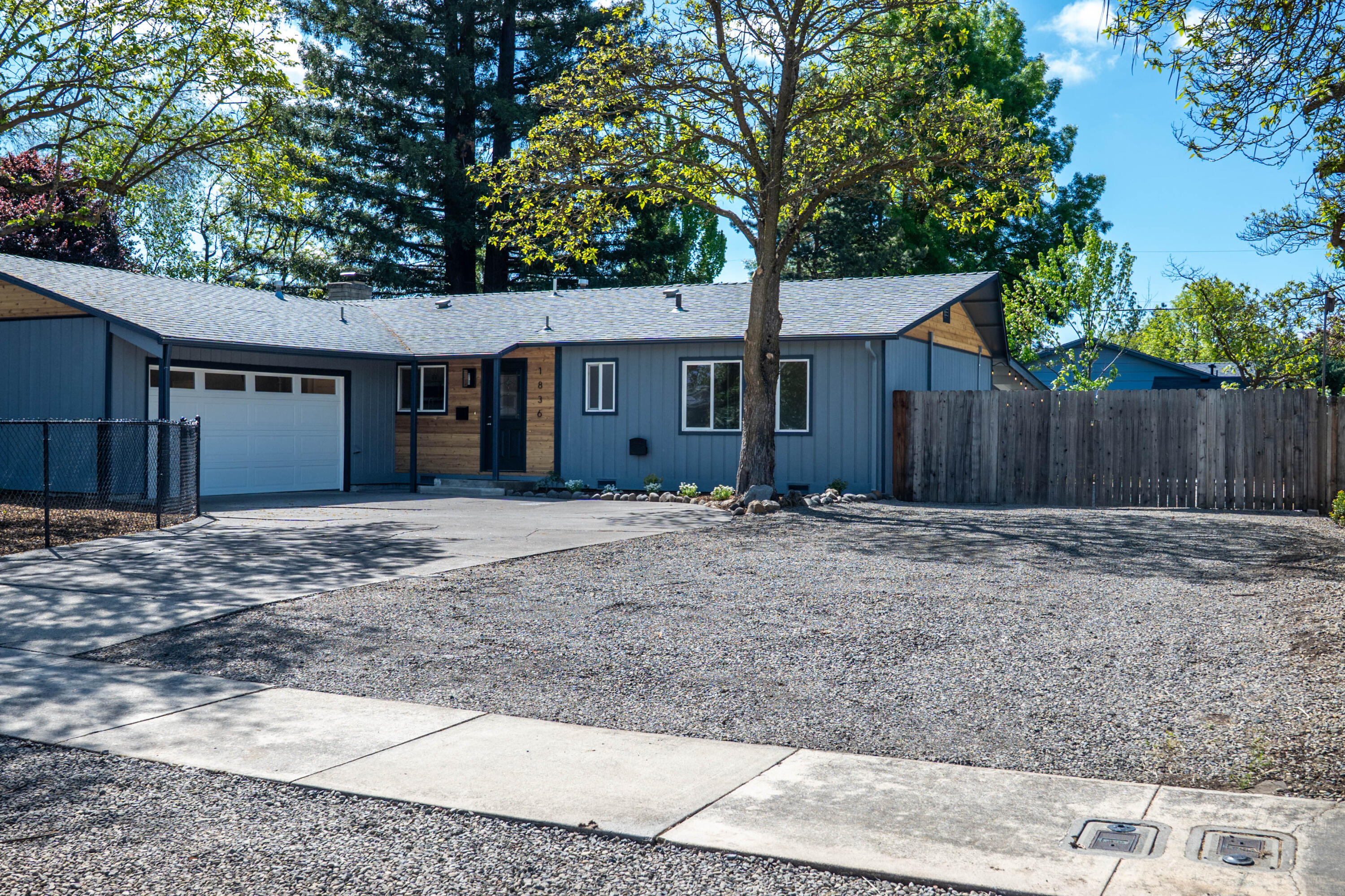 1836 Roberts Road Medford, OR 97504 - Photo 3 of 45 BVPhotography-49