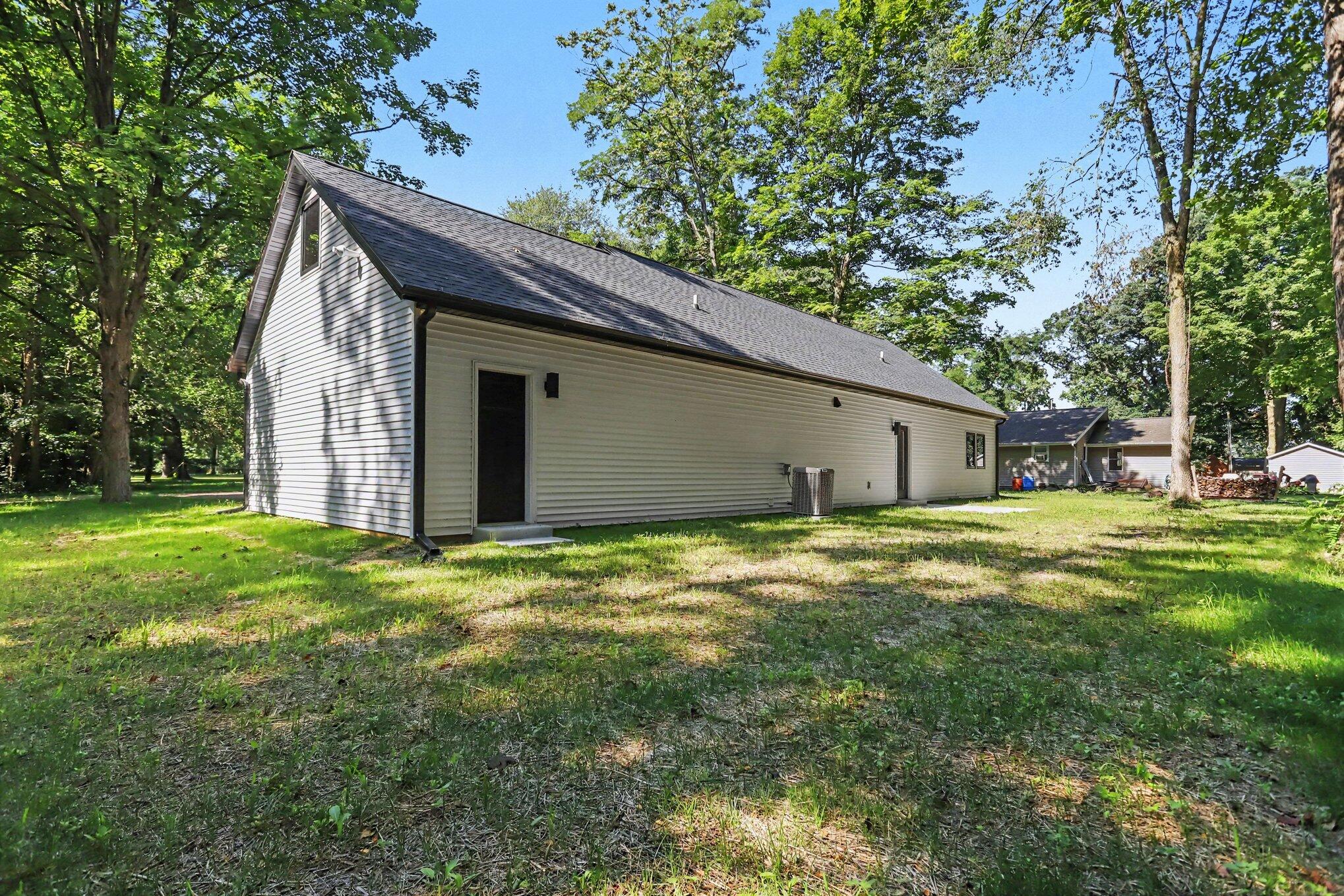 20160 Parkway Avenue Three Rivers, MI 49093 - Photo 14 of 17 014_file_4978