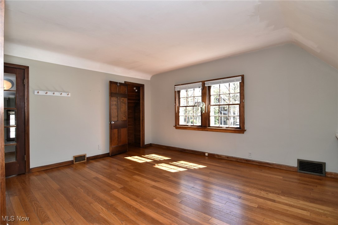 2636 Queenston Road Cleveland Heights, OH 44118 - Photo 26 of 45 Primary Bedroom