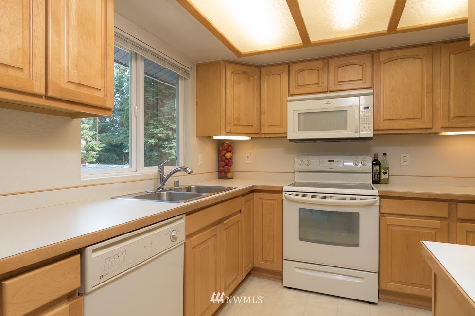 2031 171st Place Southeast Bothell, WA 98012 - Photo 8 of 25 Gallery Image 8