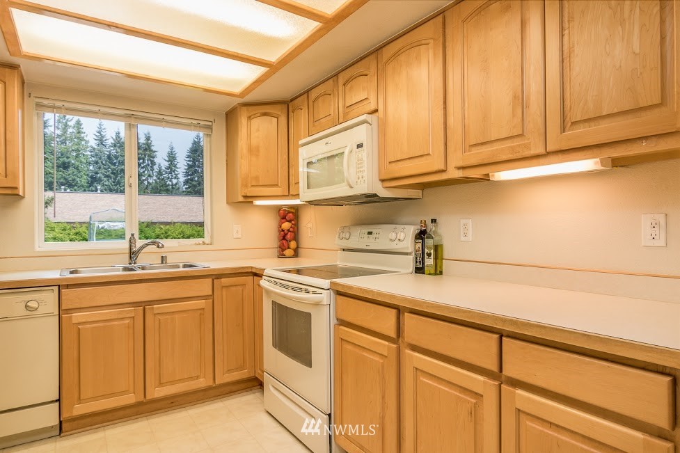 2031 171st Place Southeast Bothell, WA 98012 - Photo 9 of 25 Gallery Image 9