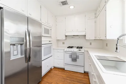 $332,500 | 730 North Sarah Jo Street, La Grange, TX 78945