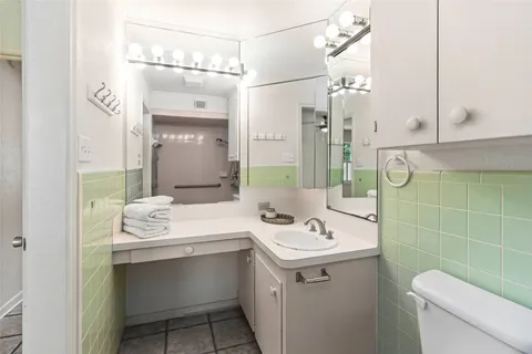 $332,500 | 730 North Sarah Jo Street, La Grange, TX 78945