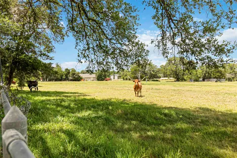 $332,500 | 730 North Sarah Jo Street, La Grange, TX 78945