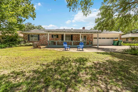 $332,500 | 730 North Sarah Jo Street, La Grange, TX 78945