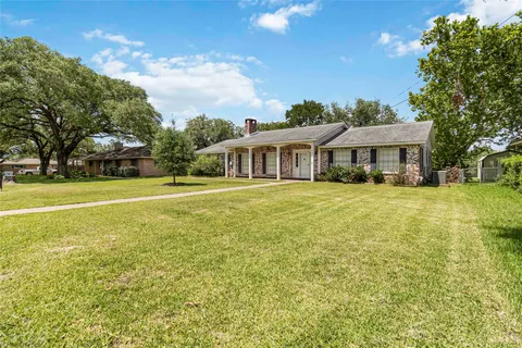 $332,500 | 730 North Sarah Jo Street, La Grange, TX 78945