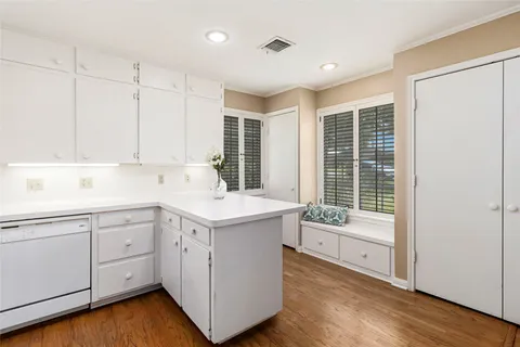 $332,500 | 730 North Sarah Jo Street, La Grange, TX 78945