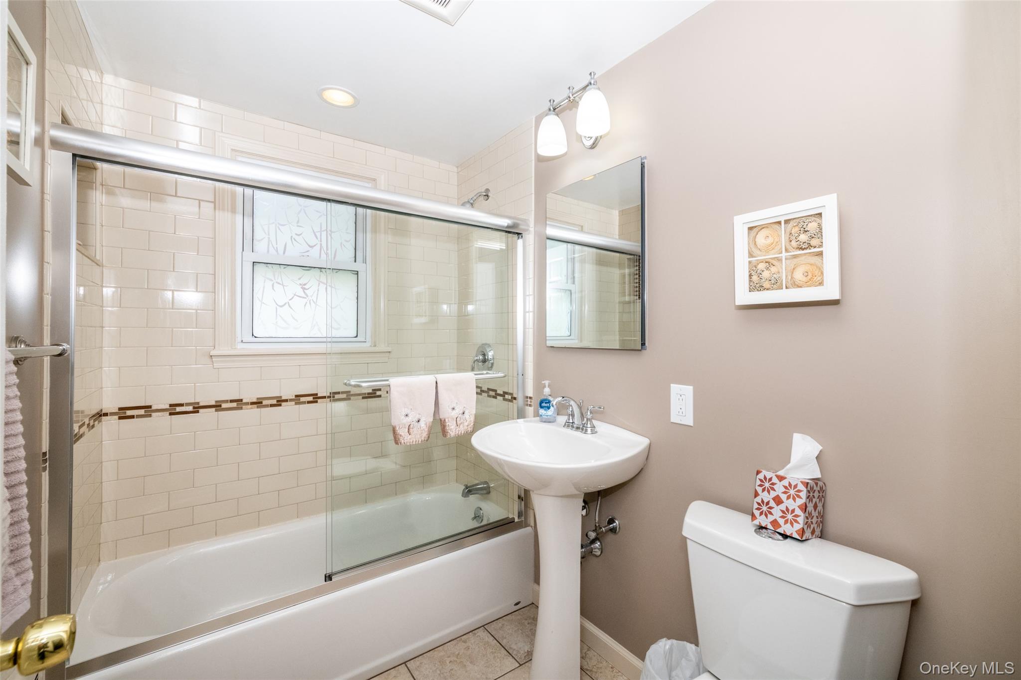 53 Lawrence Place New Rochelle, NY 10801 - Photo 14 of 38