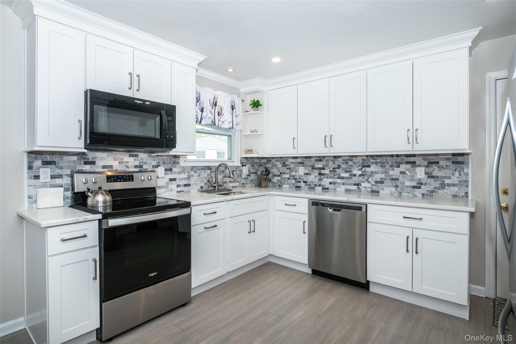 53 Lawrence Place New Rochelle, NY 10801 - Photo 6 of 38