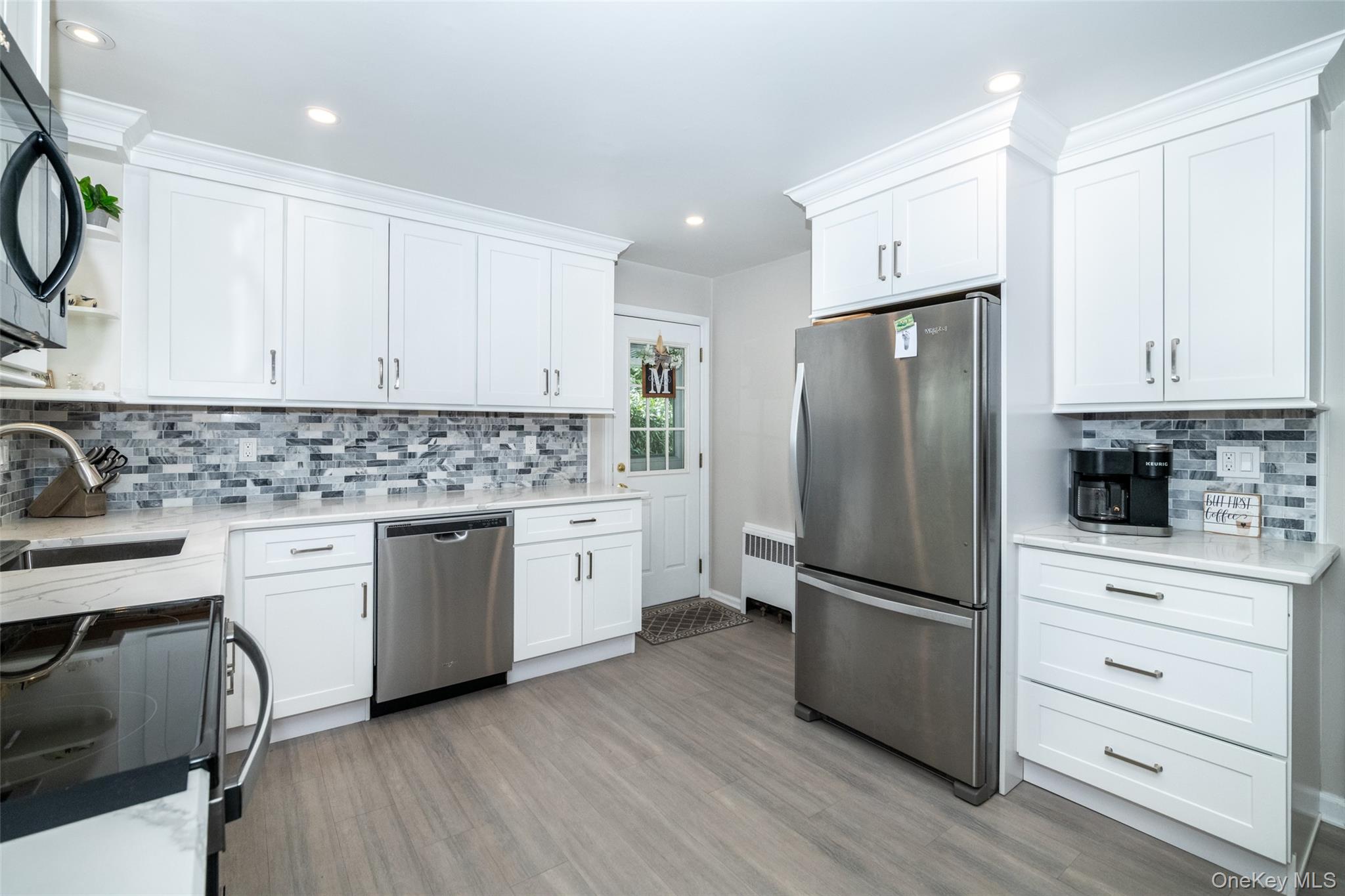 53 Lawrence Place New Rochelle, NY 10801 - Photo 7 of 38