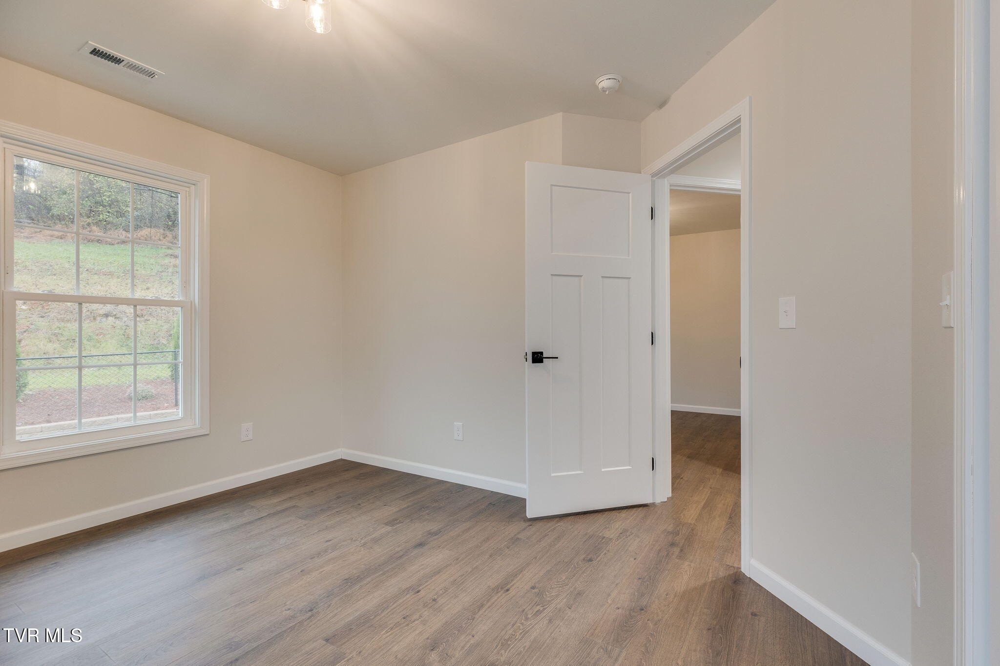 1922 Siam Road Elizabethton, TN 37643 - Photo 20 of 31 017